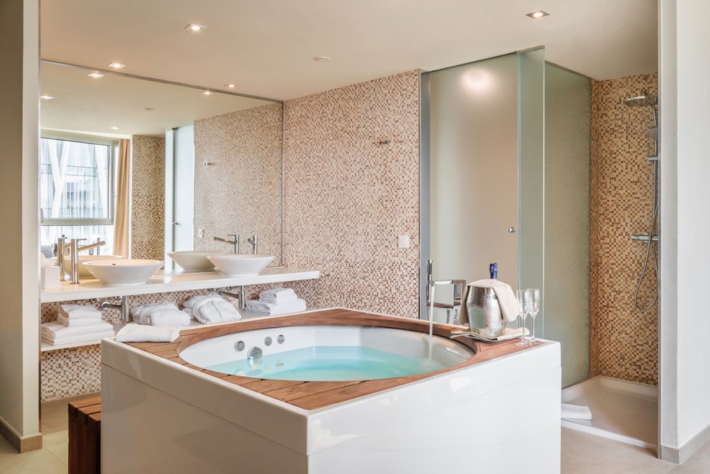 ENbM0oMumbIylYfVLzYW_large