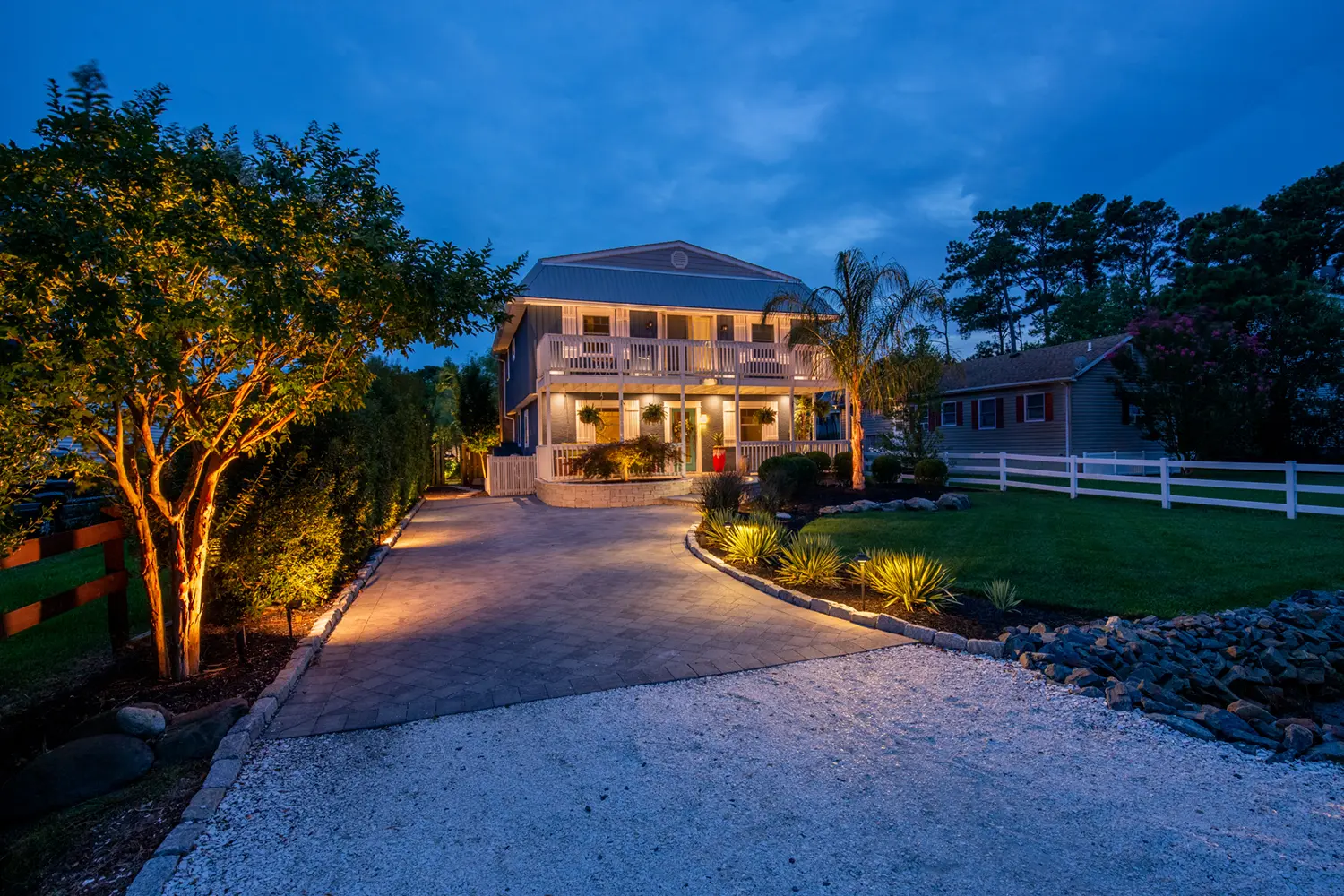 Landscape-Lighting-Inspiration-beach_house_028_rt