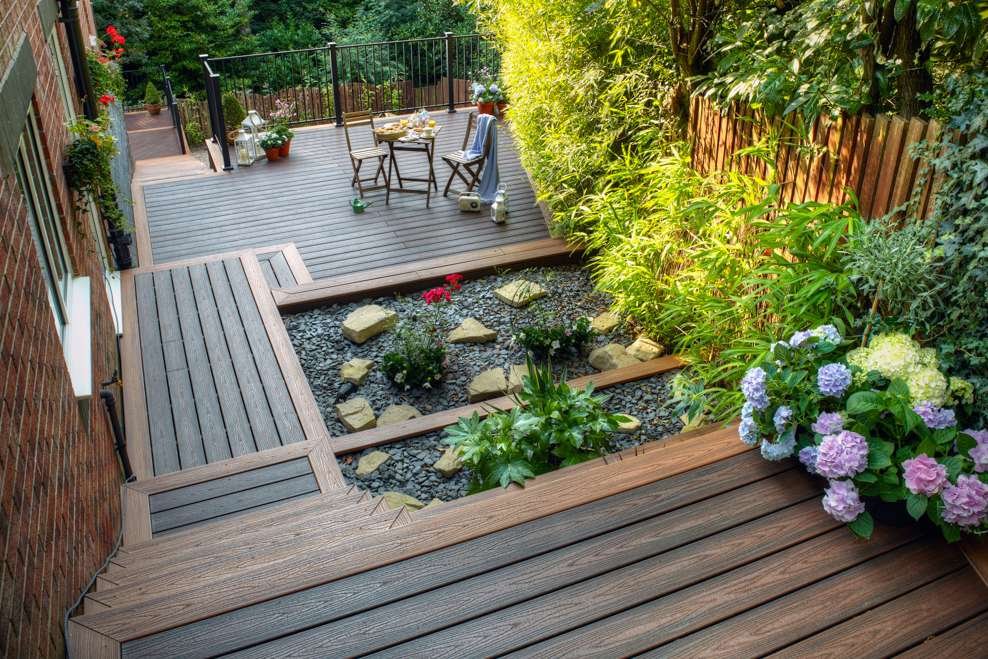 trex-decking-transcend-lava-rock-tiki-torch-stairs-garden